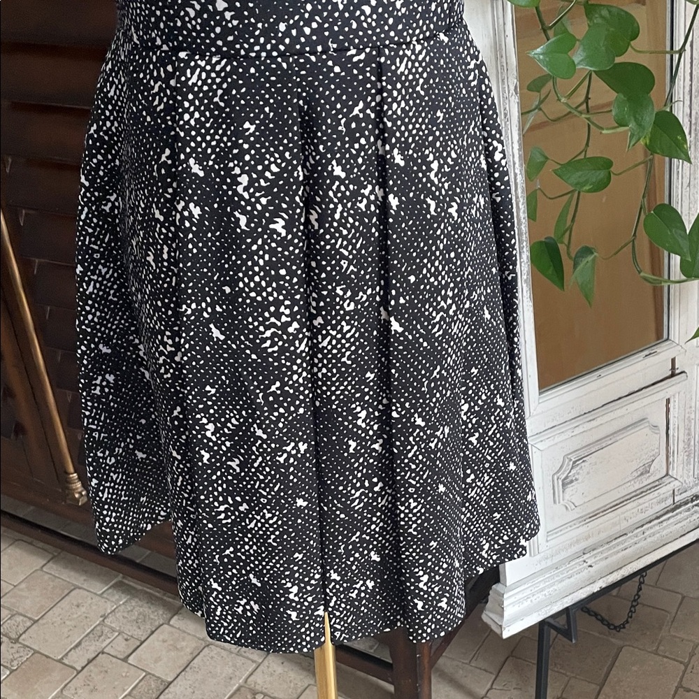 NWT $208 Romeo Juliet Fit Flare Black and White Dress Scuba Feel Pockets Medium - Picture 9 of 11